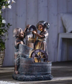 Dehner Polyresin-Gartenbrunnen Lea Und Leon, Ca. B45/H68,5/T35 Cm 14 Dehner Polyresin-Gartenbrunnen Lea Und Leon, Ca. B45/H68,5/T35 Cm -Gartenmöbel Store 4447587 WE MO 002 DehnerPolyresinGartenbrunnenLeaundLeonNEU